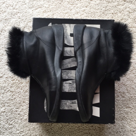 DKNY V-Neck Bootie.  Size 7 - Picture 7 of 8